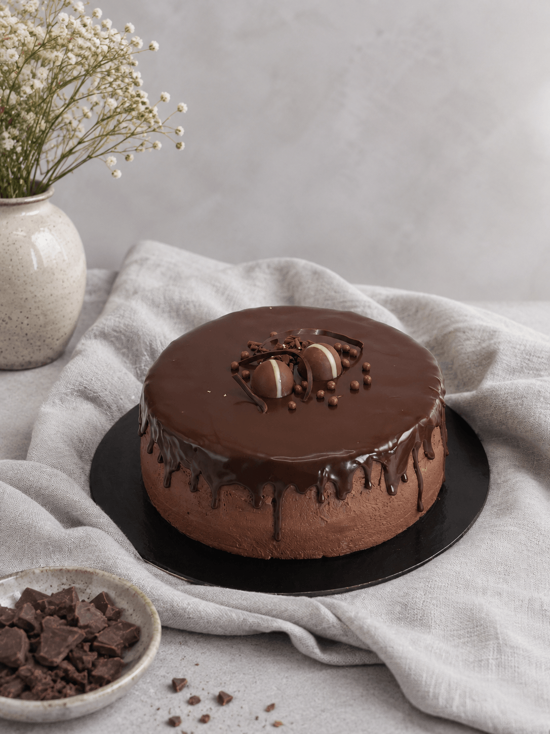 Tårtor för alla tillfällen Choklad och vanilj, täckt i en härlig chokladglasyr.